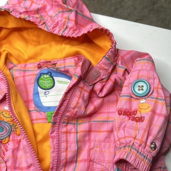 6m gagou tagou snowsuit but does not have the mitts and booties with it - Picture 5 of 9